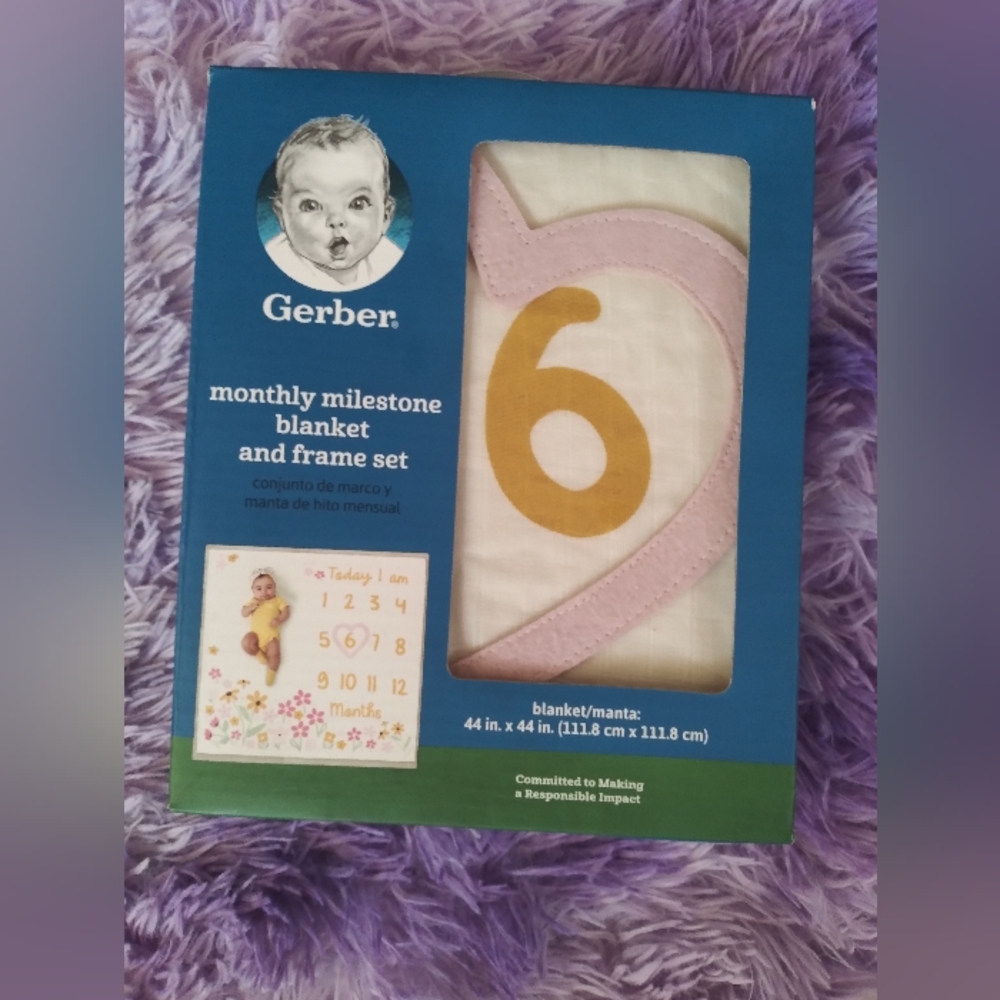 Monthly milestones blanket and frame set